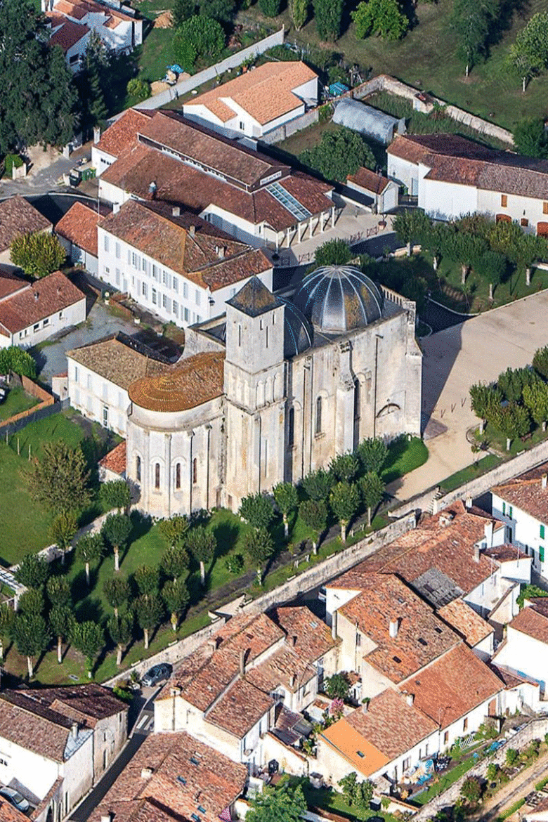 eglise-saint-romain-de-benet-tourisme-charente-maritime-royan-saujon-saintes-cure-thermale-vacances-gites-du-logis