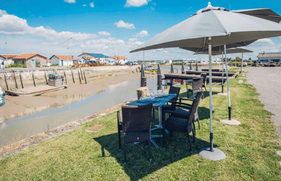 restaurant-la-cabane-l'eguille-gites-logis-charente-maritime-saint-romain-de-benet