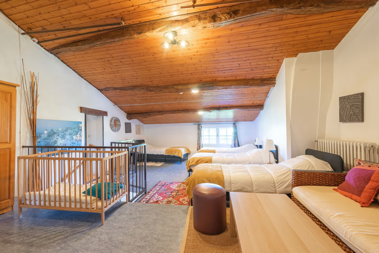 le cottage espace dortoir gite le cottage gites du logis nouvelle aquitaine charente maritime maison de vacances jardin parc arboré gites logis gite saint romain de benet royan saintes saujon bord de mer piscine aire de jeux pour enfants adultes