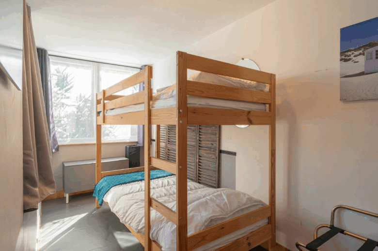 le sunhouse chambre enfant lit superposé gites du logis nouvelle aquitaine charente maritime maison de vacances jardin parc arboré gites logis gite saint romain de benet royan saintes saujon bord de mer piscine aire de jeux pour enfants adultes